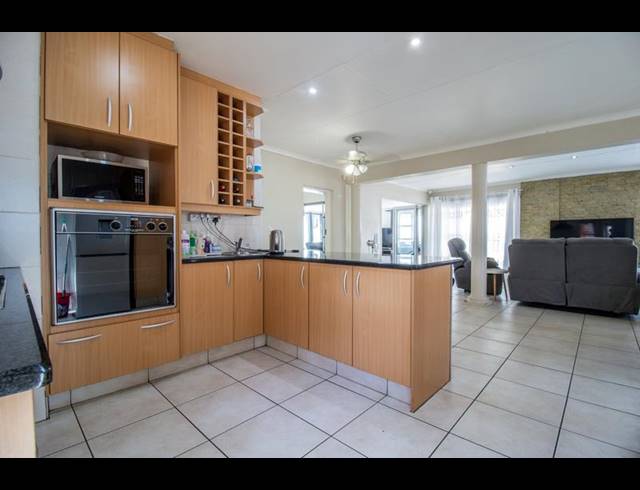 4 BEDROOM HOUSE FOR SALE IN GLENVISTA